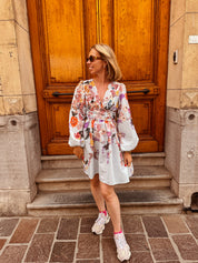 Nola lichtblauwe jurk met bloemen