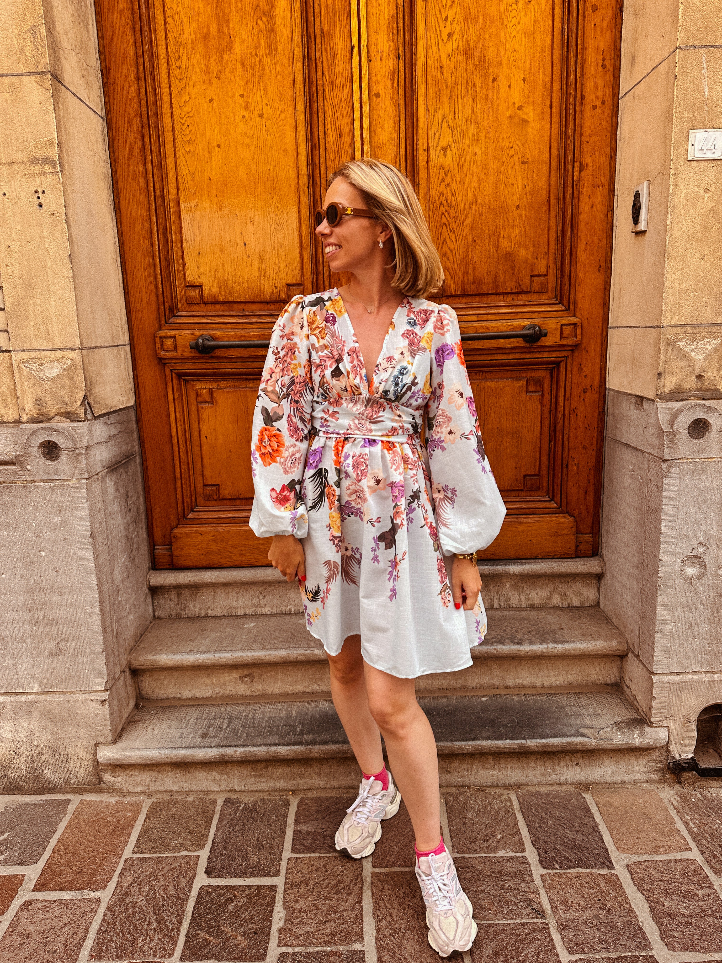 Nola lichtblauwe jurk met bloemen