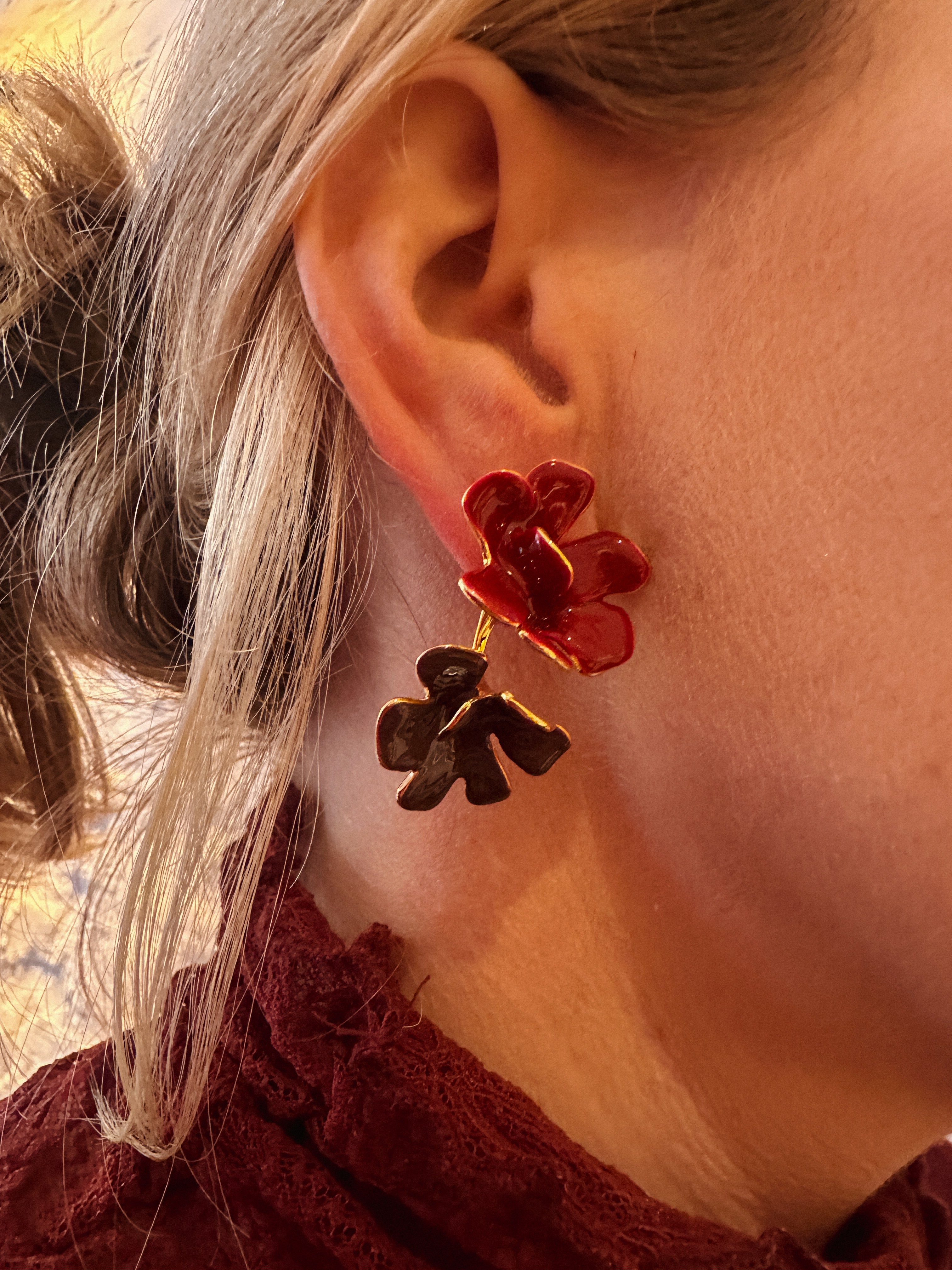 Vienna oorbellen burgundy goudkleurig