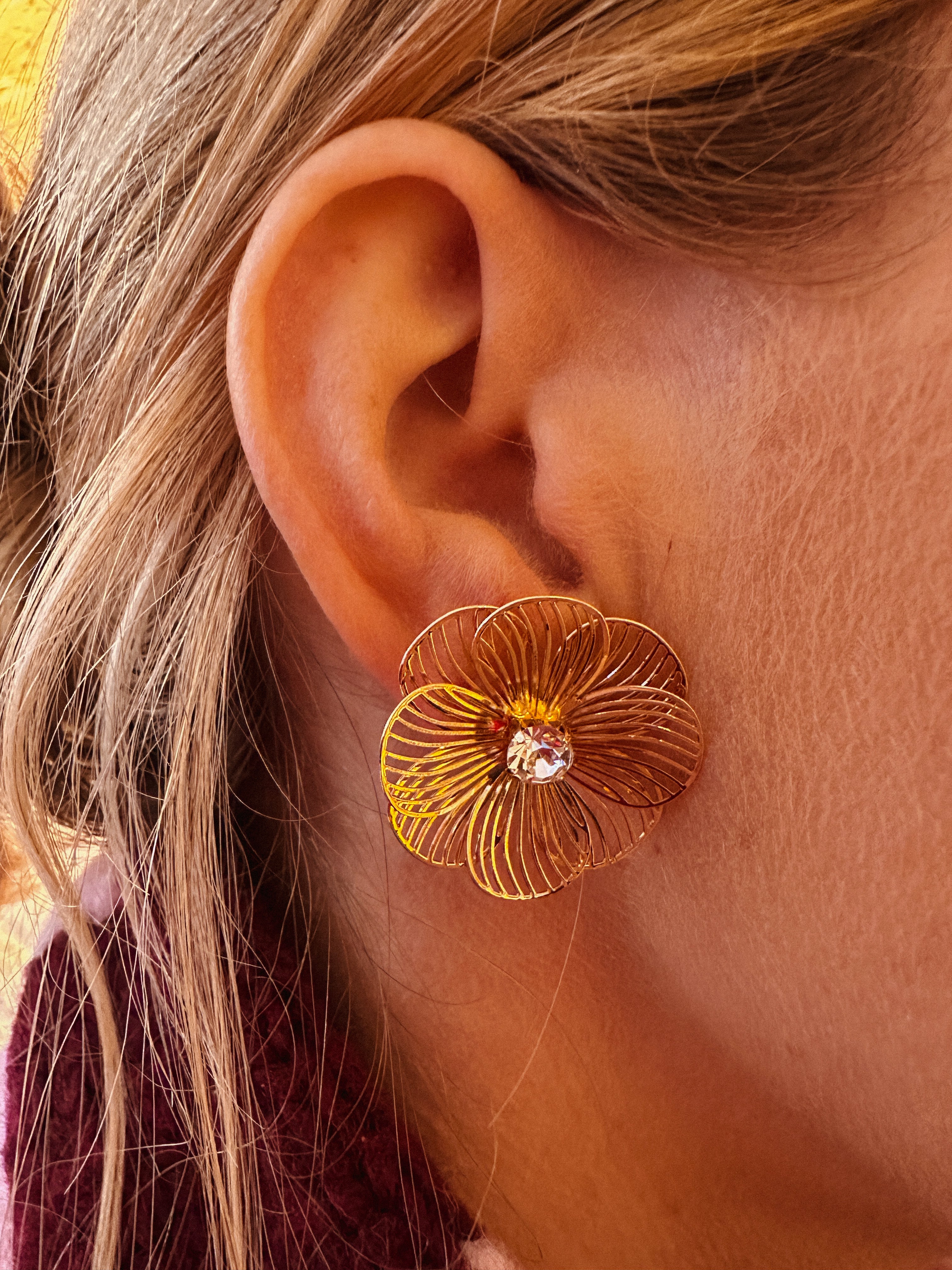 Jessy oorbellen goudkleurig