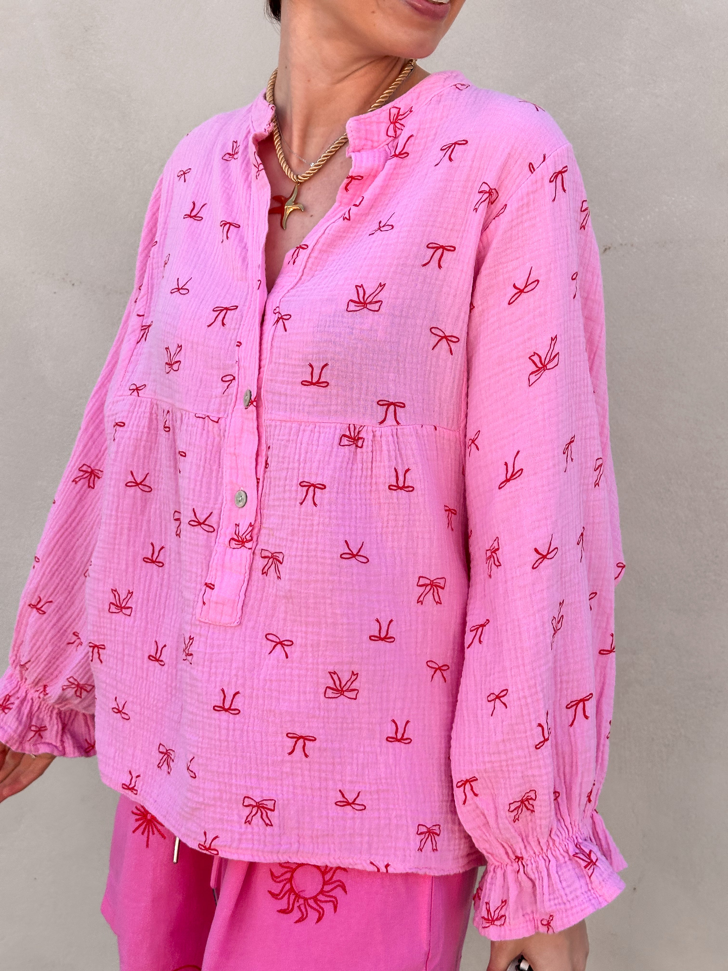 Mia katoenen blouse gestreept roze met rode strikjes