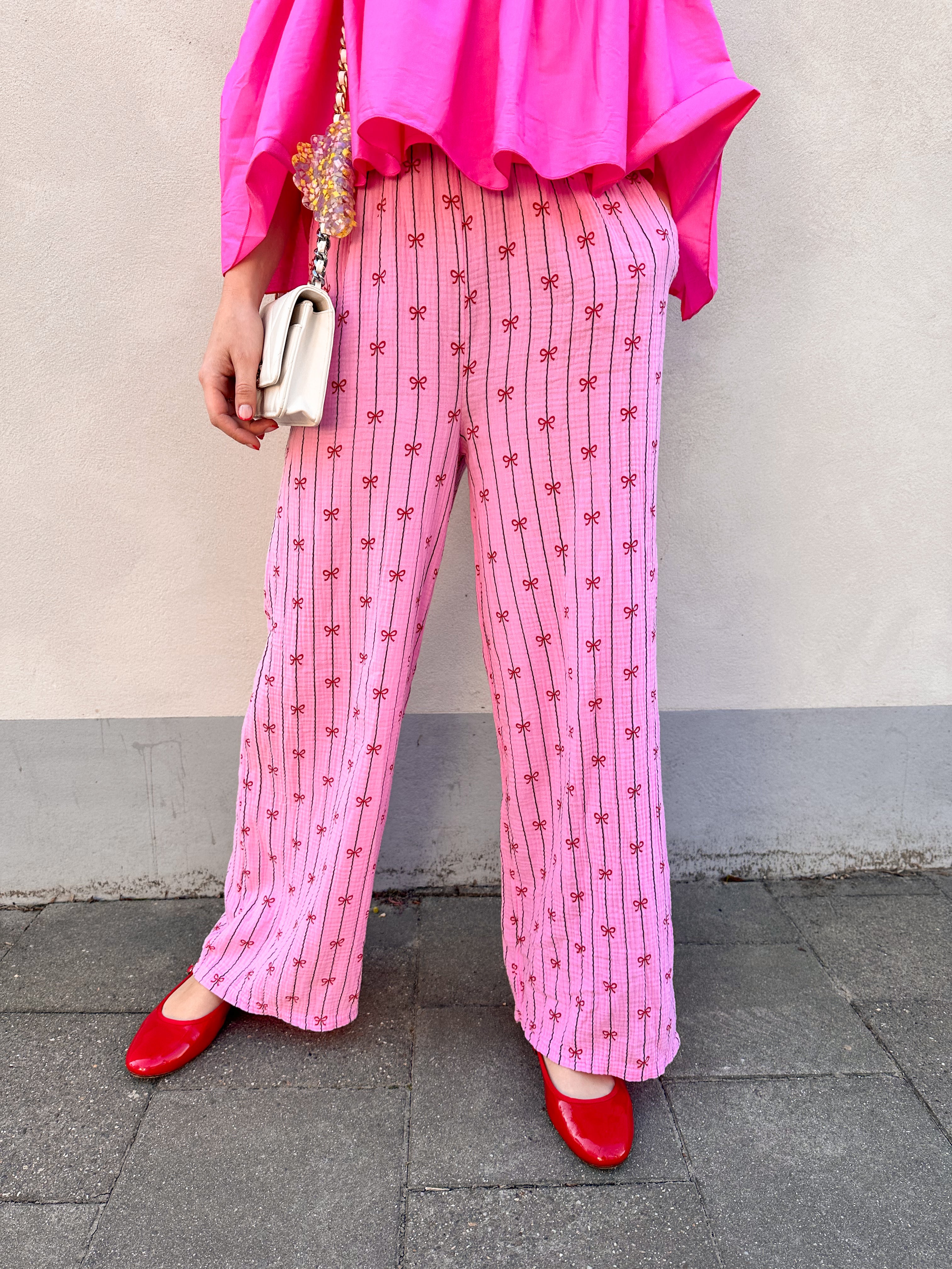 Felien broek roze met rode strikjes