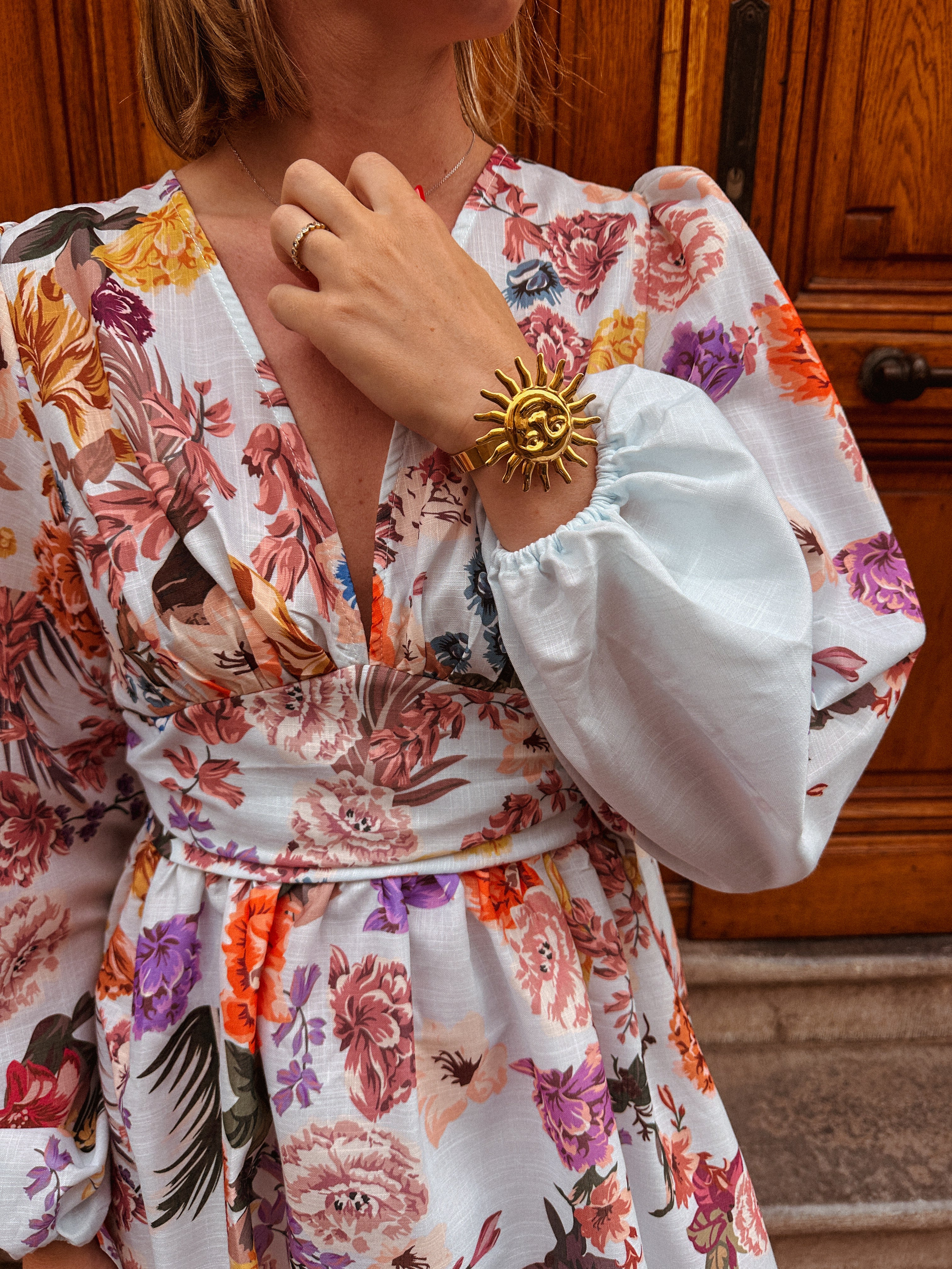 Nola lichtblauwe jurk met bloemen
