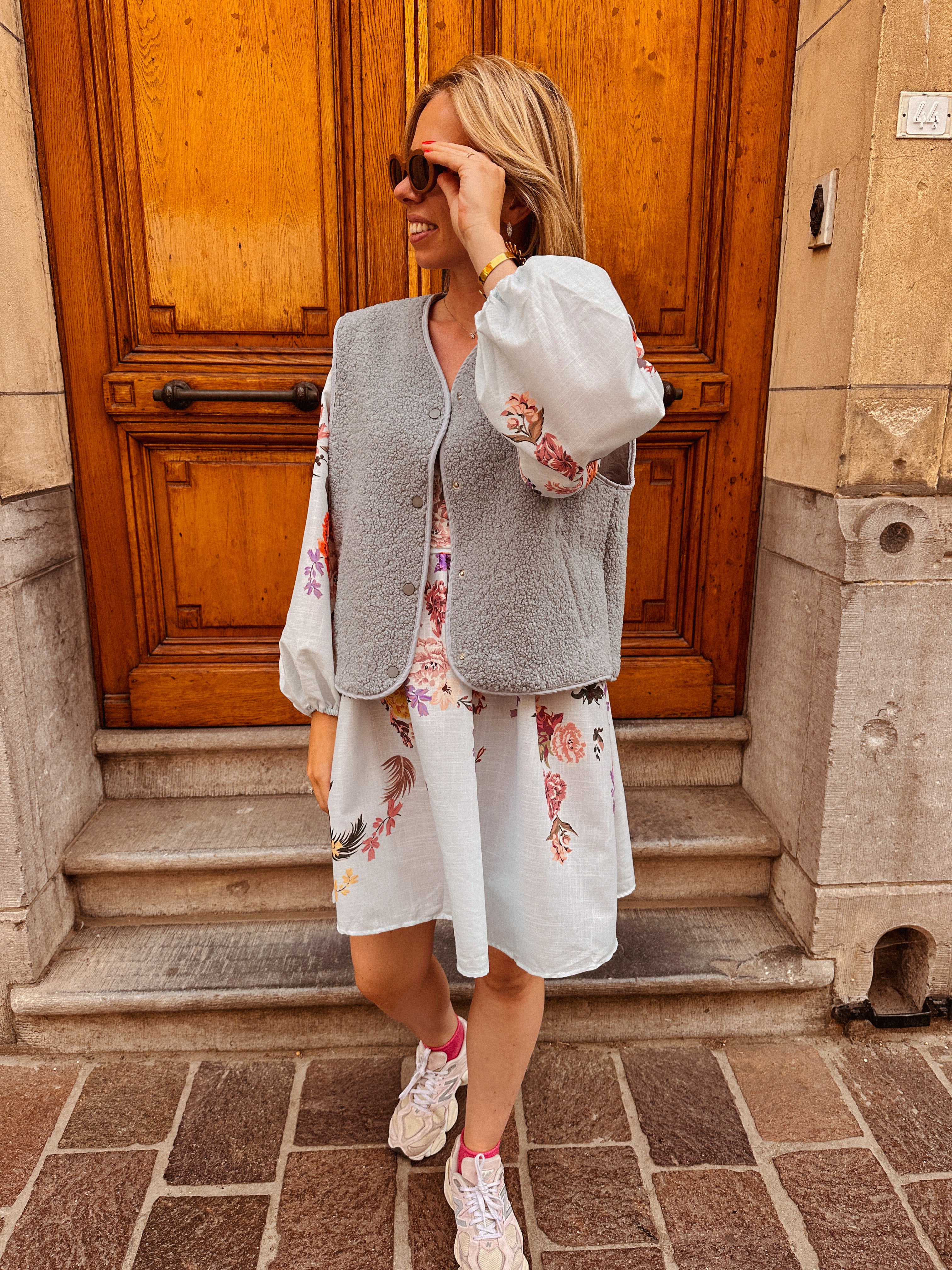 Nola lichtblauwe jurk met bloemen