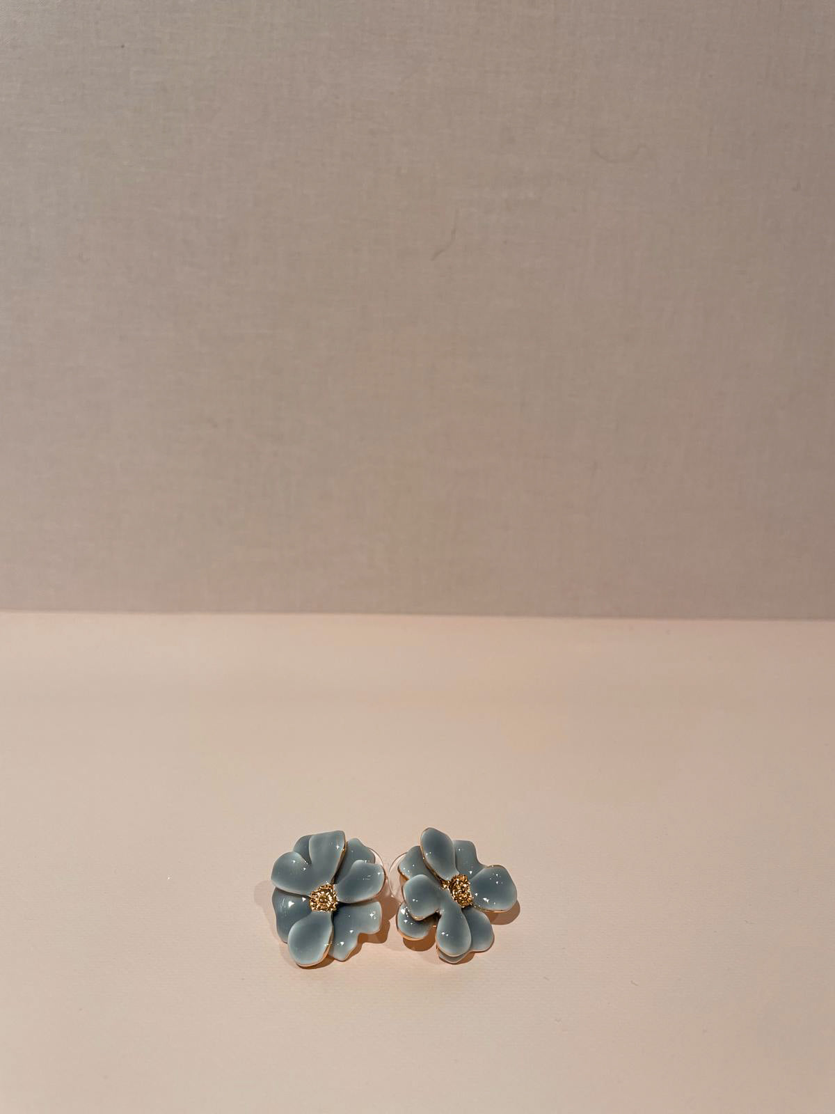 Poppy oorbellen grijsblauw