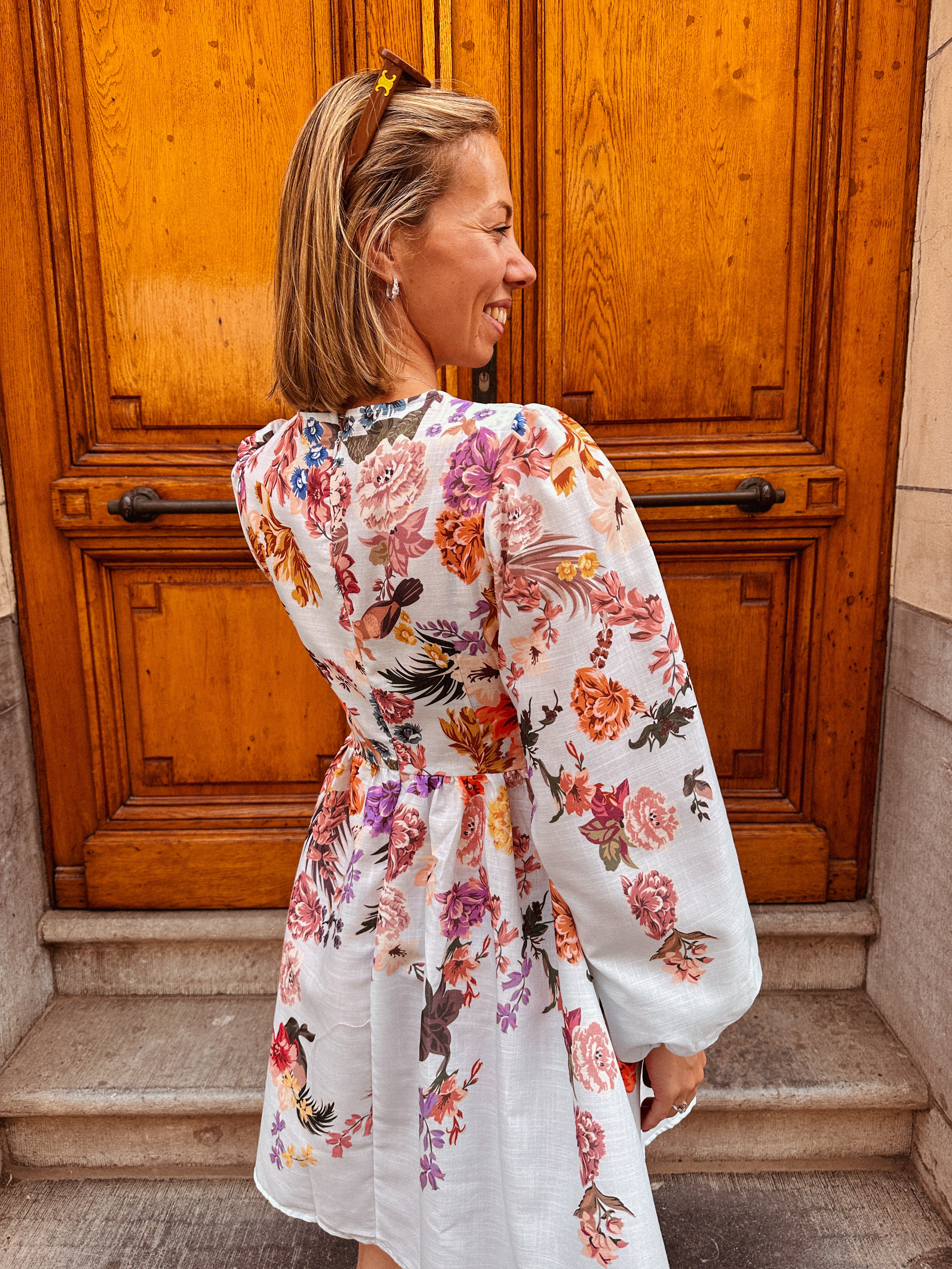 Nola lichtblauwe jurk met bloemen