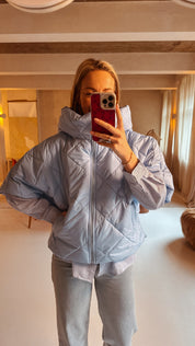 Linnea jas lichtblauw korte mouw