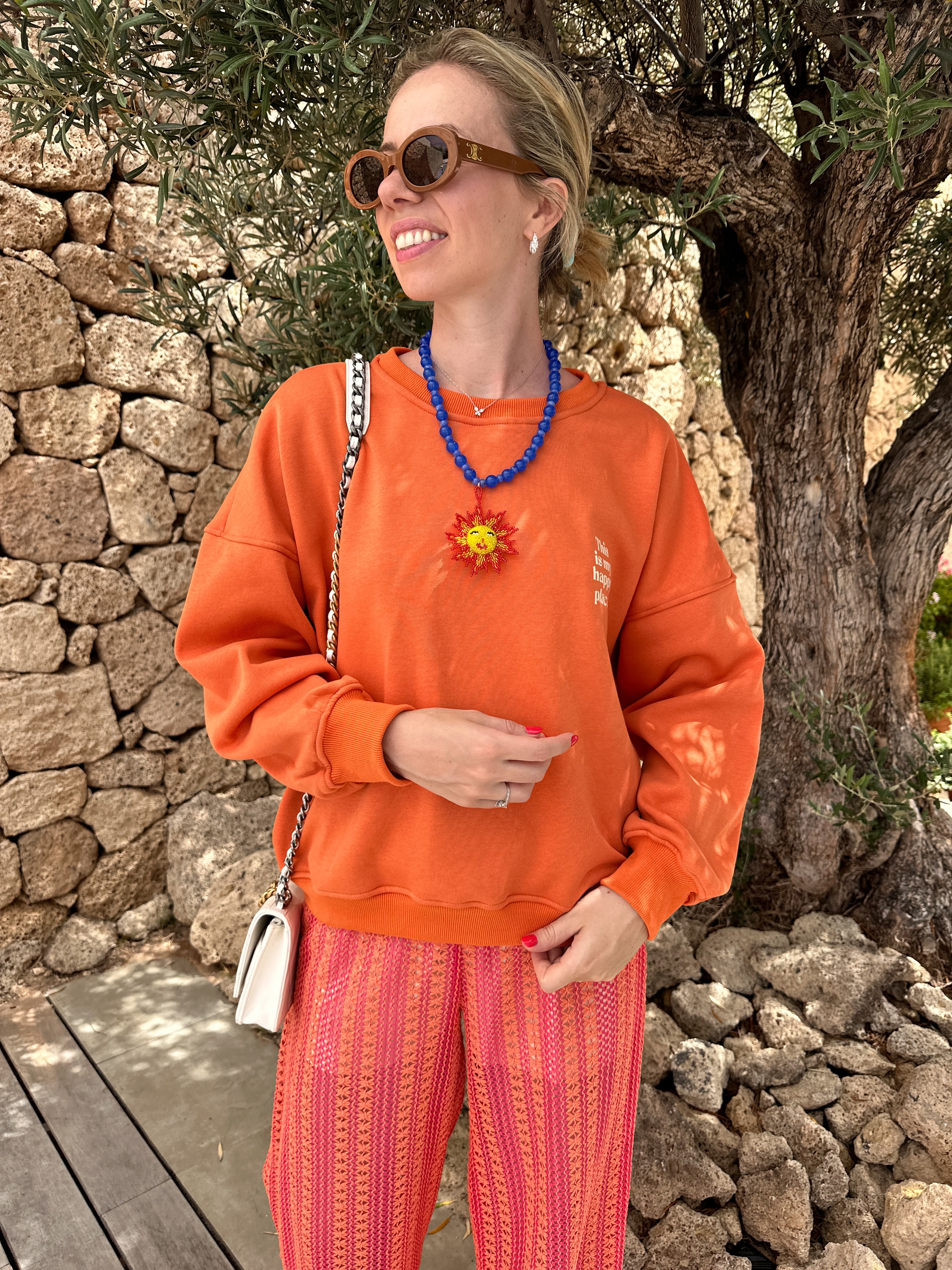 Louise oranje trui Happy place